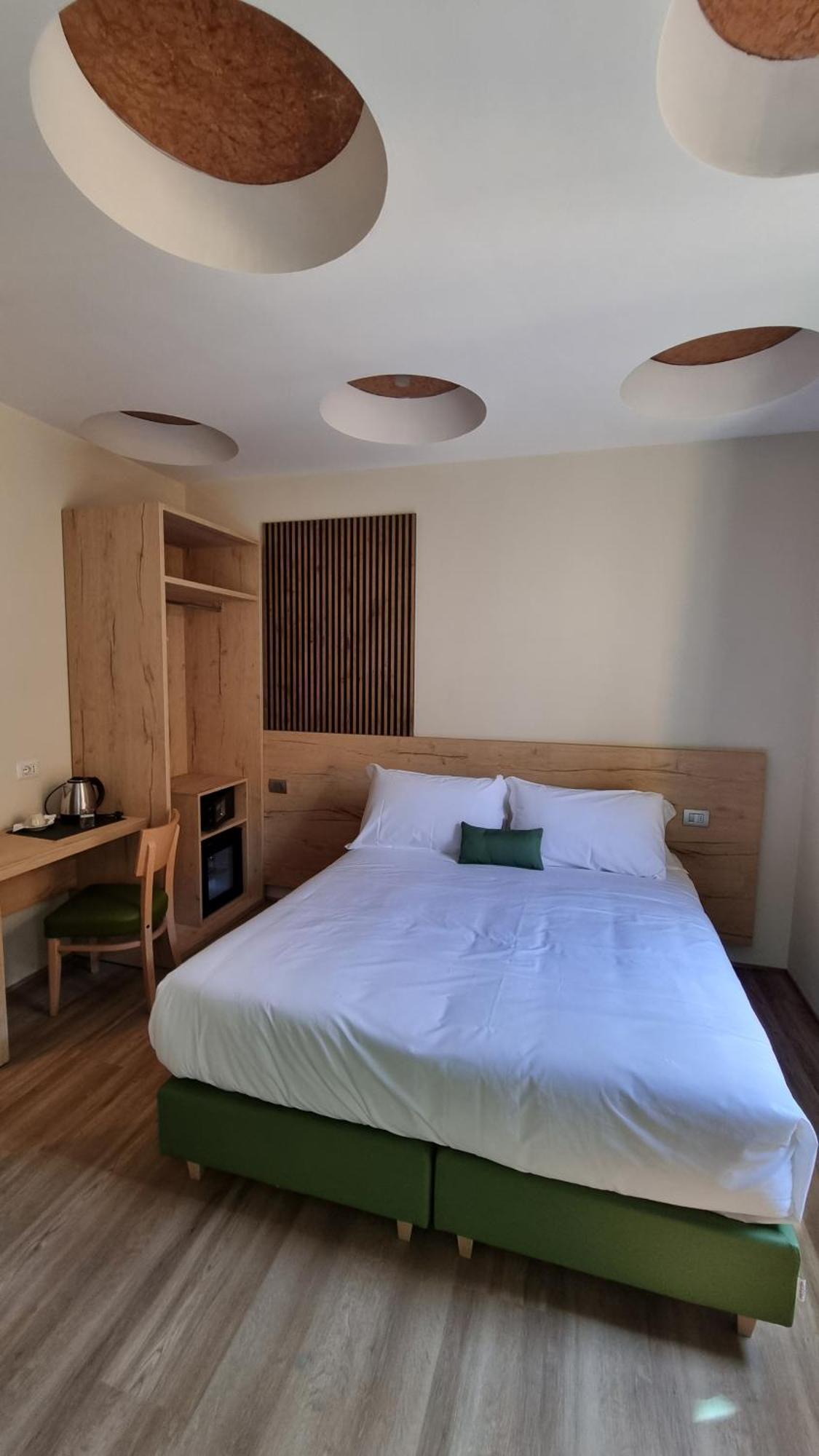 Botanique Hotel Vergani Fara Gera dʼAdda Екстериор снимка