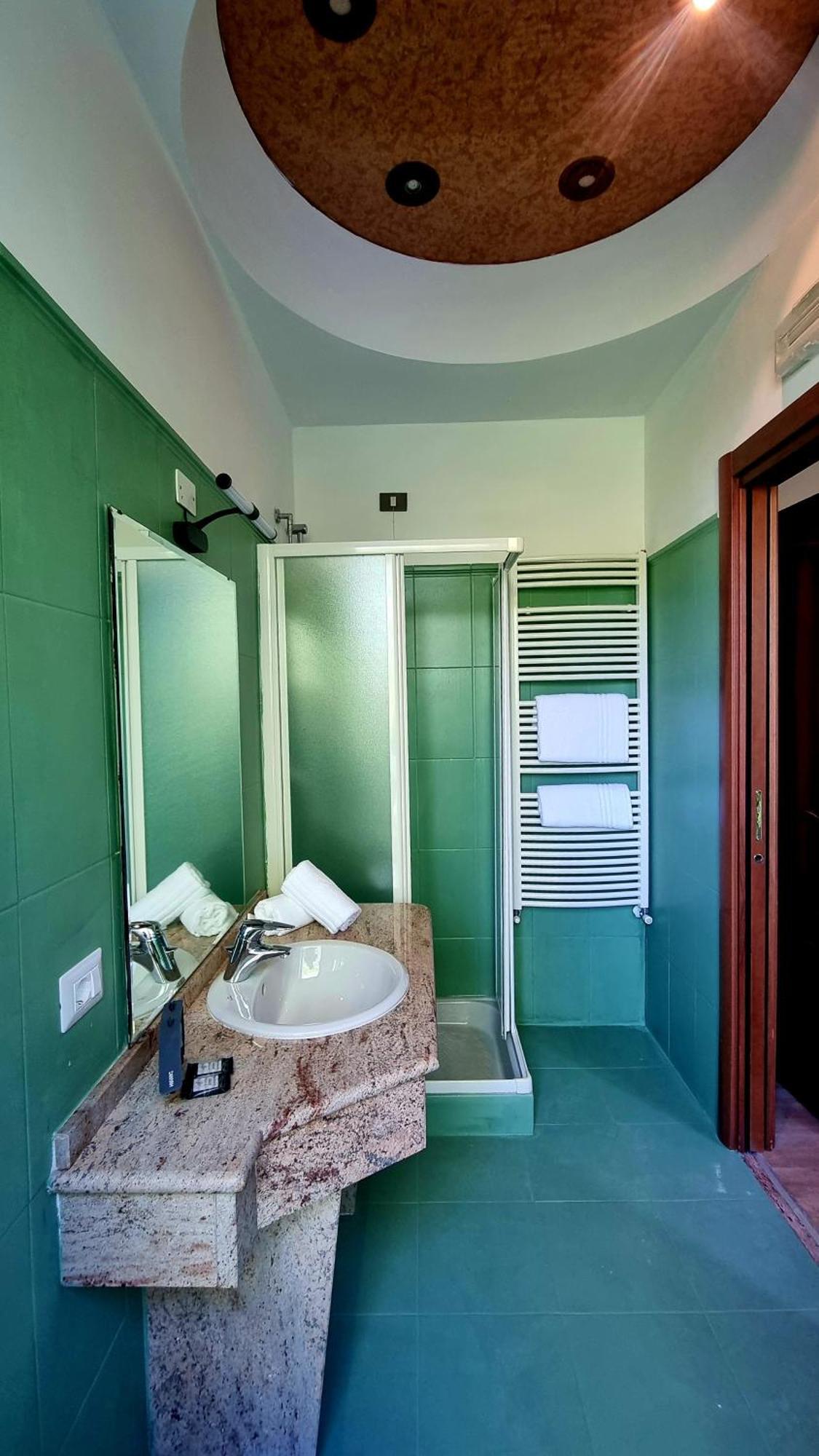 Botanique Hotel Vergani Fara Gera dʼAdda Екстериор снимка